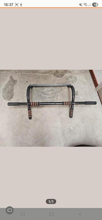 Oprekstang / Pull-up bar beschikbaar voor biedingen