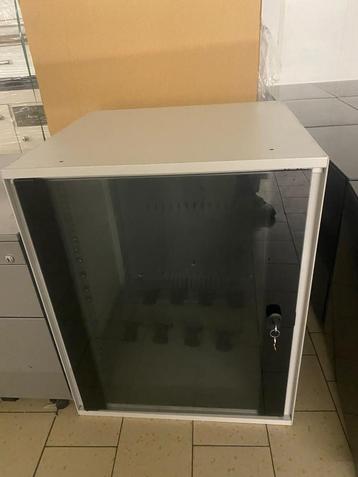Serverkast  beschikbaar voor biedingen