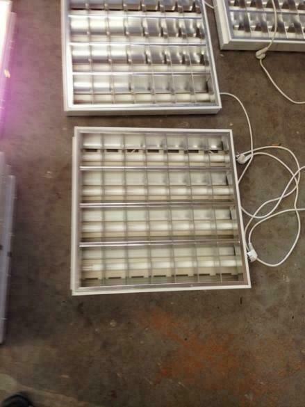 TL armaturen TL bakken 60x60cm 4x18W buis HF €17,50, Doe-het-zelf en Verbouw, Bouwverlichting, Gebruikt, Lamp met armatuur, 50 tot 200 watt
