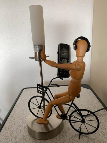 Fietslamp met Houten Figuur beschikbaar voor biedingen