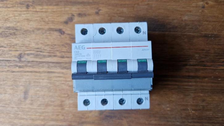 AEG C63 automaat 3p+n, Hobby en Vrije tijd, Elektronica-componenten, Gebruikt, Ophalen