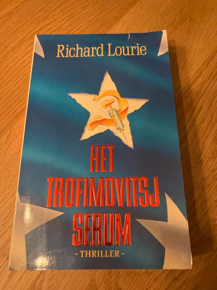 Het Trofimovitsj Serum - Richard Lourie, Boeken, Thrillers, Gelezen, Europa overig, Ophalen of Verzenden