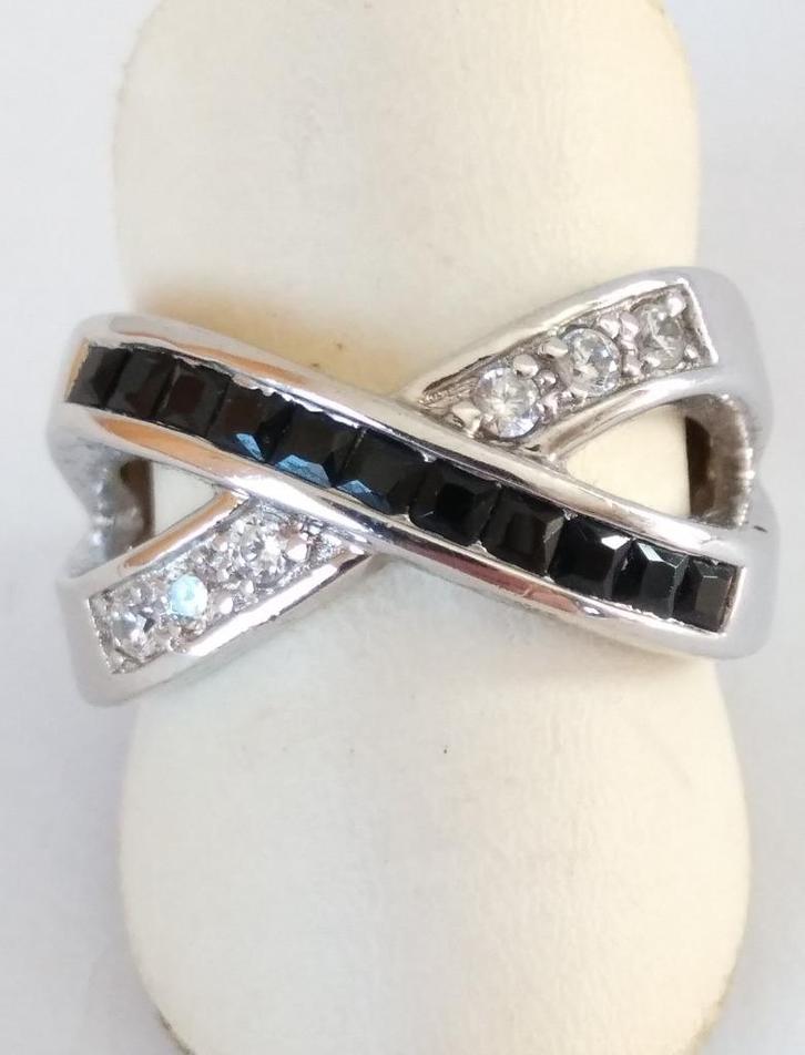 zilveren RING, maat 18,75 met 6 witte Saffieren en 11 Onyx, Sieraden, Tassen en Uiterlijk, Ringen, Nieuw, Dame, 18 tot 19, Zilver
