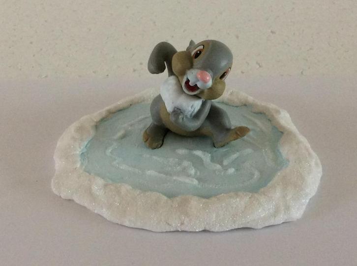 Disney Bambi - beeldje - kerstdorp - Stamper op ijs, Verzamelen, Disney, Zo goed als nieuw, Beeldje of Figuurtje, Bambi of Dumbo
