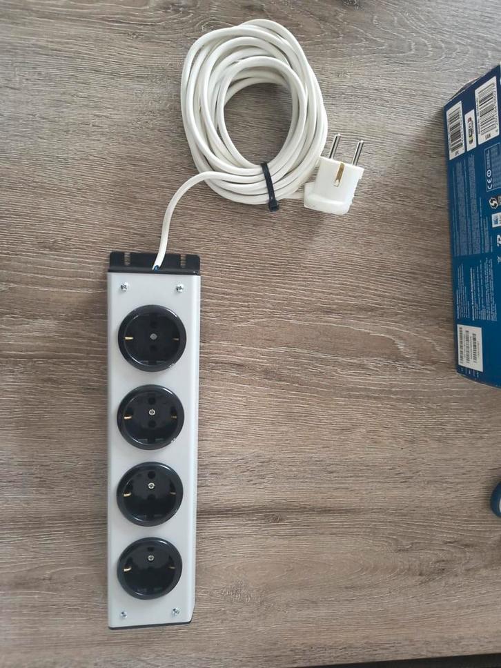 Stekkerdoos 4,8 meter Kema Keur, Doe-het-zelf en Verbouw, Elektra en Kabels, Zo goed als nieuw, Stopcontact, Ophalen of Verzenden