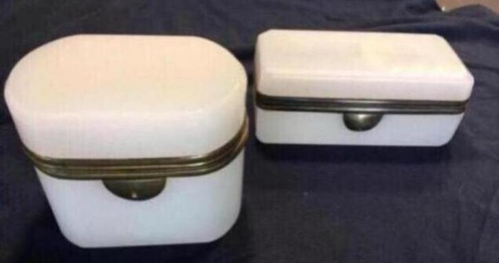 Opaline Box/Kist/Doos/ jewellery/Dekseldoos -Trinket Box 2, Antiek en Kunst, Antiek | Glas en Kristal, Ophalen of Verzenden