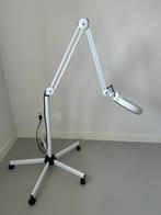 Vergrootlamp glas met voet, wit. Minimaal gebruikt!, Hobby en Vrije tijd, Vergrootglazen, Loepen en Loeplampen, Ophalen of Verzenden
