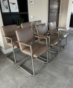 4/6/8 taupe lederen Henders & Hazel design eetkamerstoelen, Ophalen, Henders en Hazel, Zo goed als nieuw, Metaal