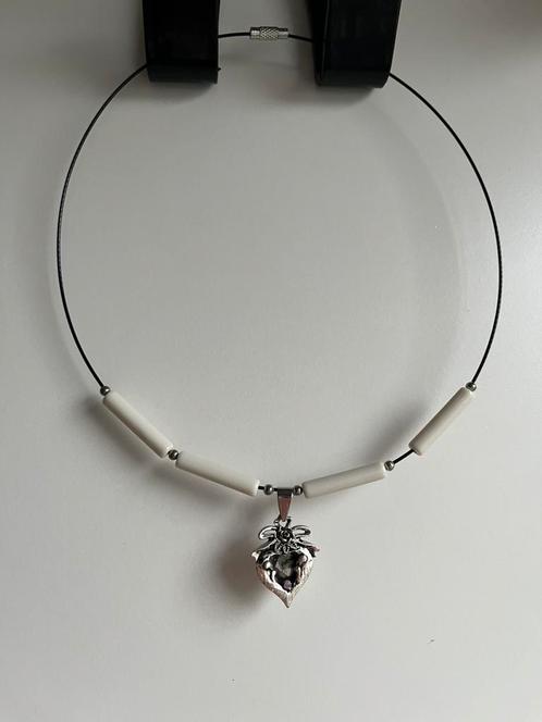 Heartkeeper – Vintage Medaillon Choker, Sieraden, Tassen en Uiterlijk, Kettingen, Zo goed als nieuw, Overige materialen, Zilver
