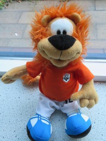 Loeki de Leeuw Loekie Geesink Studio Anna Club Plush oranje beschikbaar voor biedingen