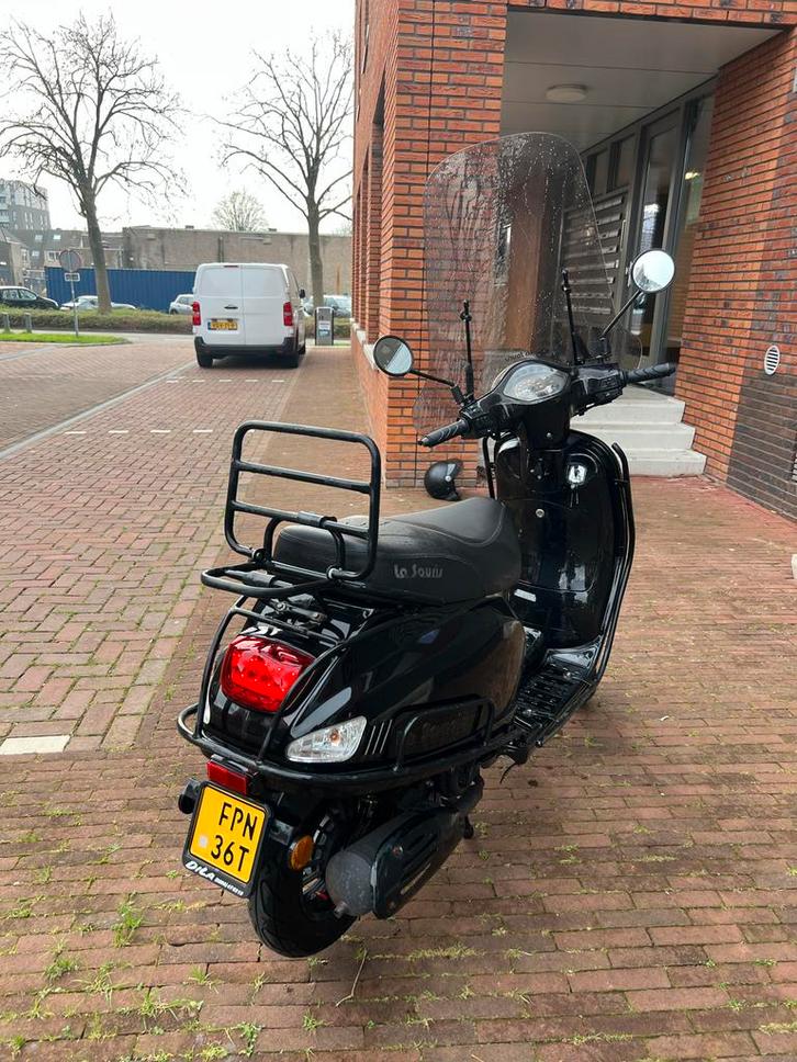 Brommer La Souris 2023 met leuke opties te koop!, Fietsen en Brommers, Brommeronderdelen | Snorfietsen, Zo goed als nieuw, Overige merken