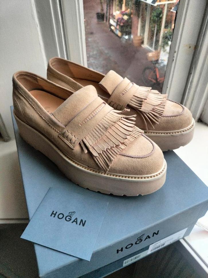 Mooie instappers van Hogan!, Kleding | Dames, Schoenen, Zo goed als nieuw, Instappers, Beige, Ophalen of Verzenden