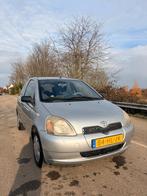 Toyota Yaris 1.3 16V 3DR 2001 Grijs / NIEUWE APK !, Auto's, Voorwielaandrijving, 1299 cc, Stof, 31 €/maand