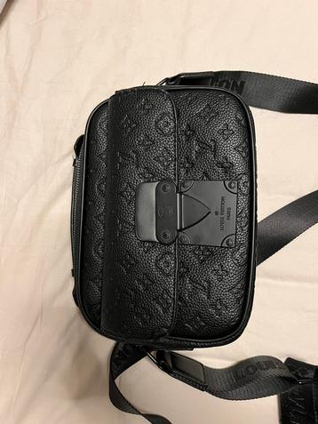 Louis vuitton nektas nieuw beschikbaar voor biedingen