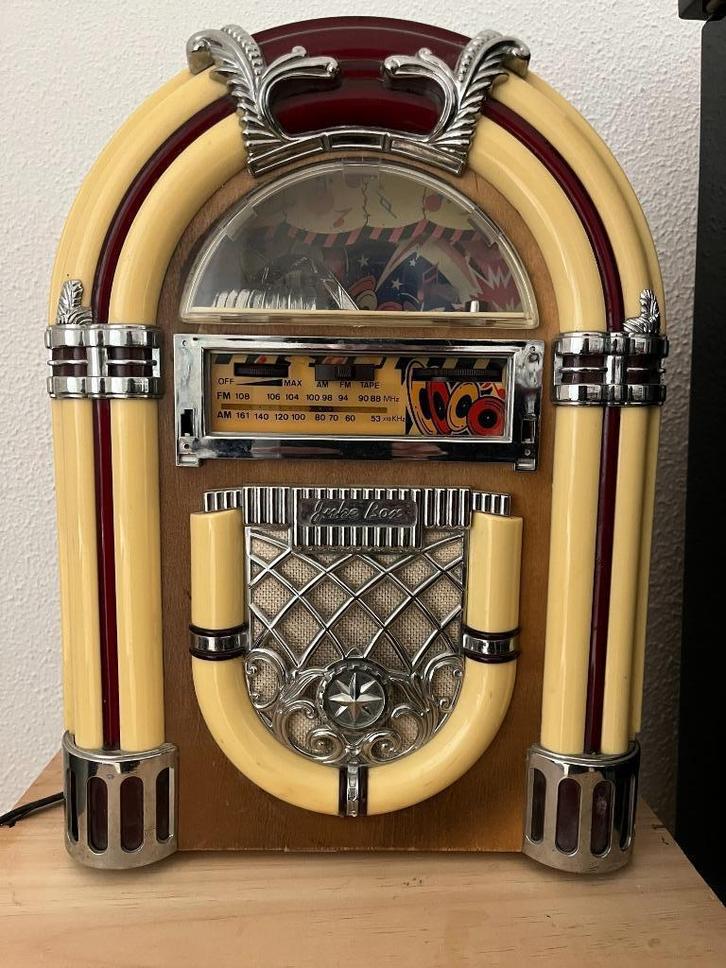 werkende vintage mini jukebox (radio, cassettebandjes), Verzamelen, Automaten | Jukeboxen, Gebruikt, Overige merken, 1950 tot 1960