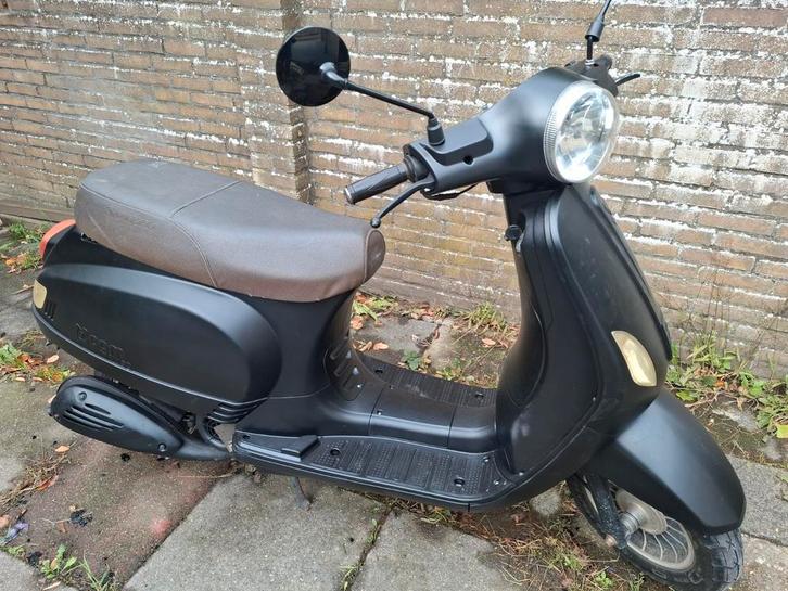 Tekoop mooie znen sn50, Fietsen en Brommers, Snorfietsen en Snorscooters, Zo goed als nieuw, Overige merken, Benzine, Ophalen