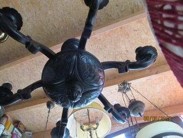 zwart houten kroon beschikbaar voor biedingen