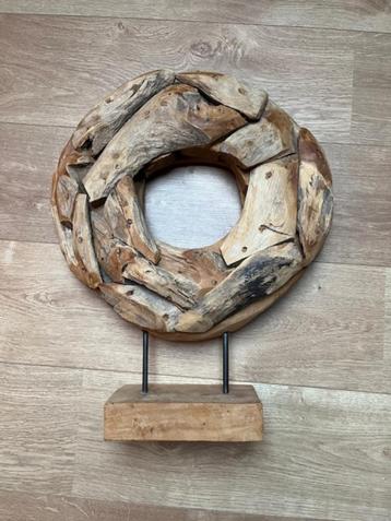 Teak houten ornament op voet 