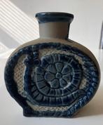 Schattig aardewerk vaasje met geglazuurde afbeelding slak, Ophalen of Verzenden