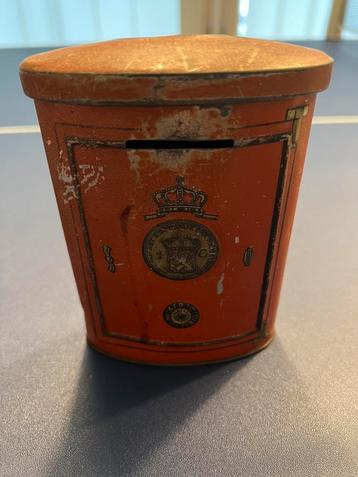 Spaarpot blikken kluis uit 1929 met gulden oranje beschikbaar voor biedingen