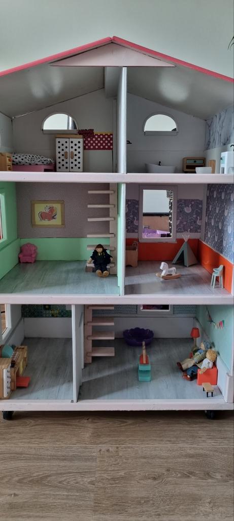 Poppenhuis met toebehoren, Kinderen en Baby's, Speelgoed | Poppenhuizen, Gebruikt, Poppenhuis, Ophalen