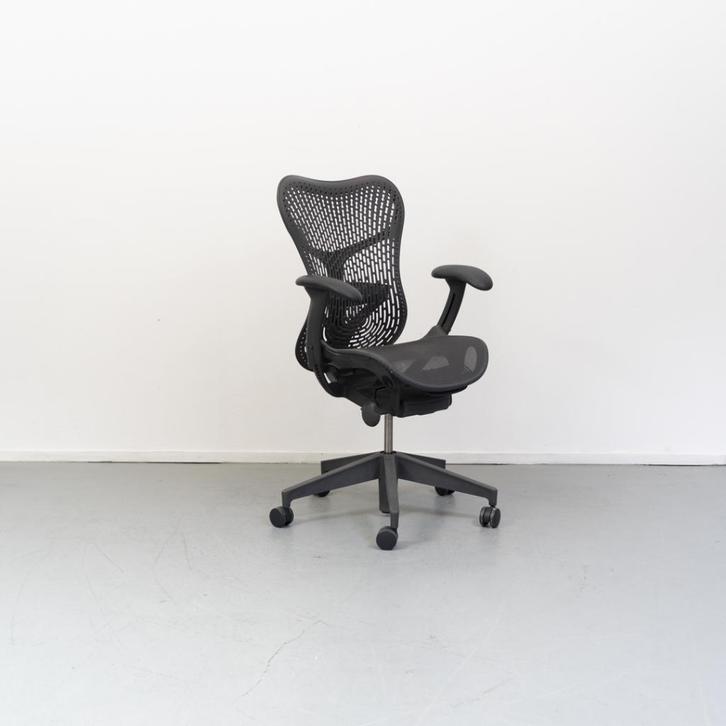 1x Herman Miller Mirra 2 Bureaustoel Graphite, Huis en Inrichting, Bureaustoelen, Zo goed als nieuw, Bureaustoel, Grijs, Ergonomisch