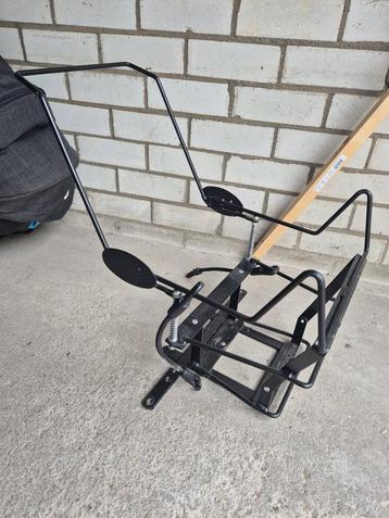 maxi cosy + houder voor bakfiets
Houder merk steco
Maxi cosy beschikbaar voor biedingen