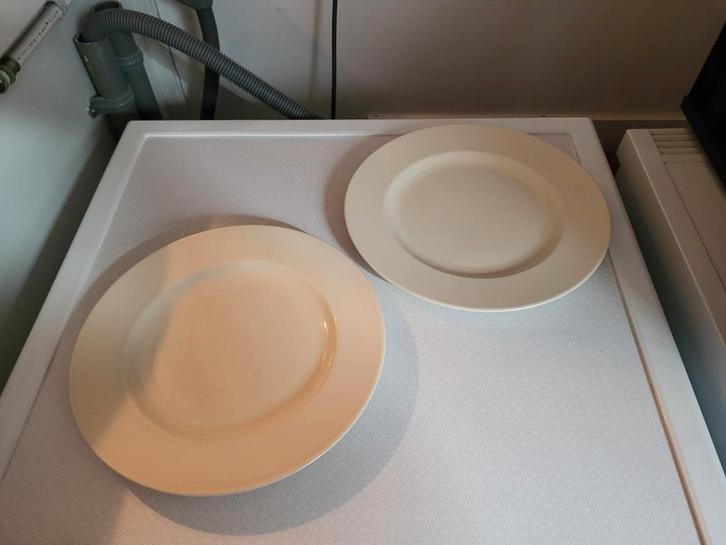 Wedgwood Ivory Plain Dinerborden - 2 stuks, Huis en Inrichting, Keuken | Servies, Gebruikt, Bord(en), Wedgwood, Aardewerk, Ophalen