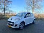 Peugeot 107 1.0 12V 5DR 2011 Wit Airco, Auto's, Voorwielaandrijving, 4 stoelen, Origineel Nederlands, Handgeschakeld