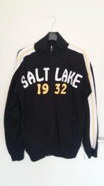 Een zwart vest met gelen en witte letters en cijfers er op,, Maat 52/54 (L), New Roads., Zwart, Ophalen of Verzenden