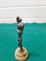 Beeldje van samba ballen op marmer voet, Ophalen of Verzenden