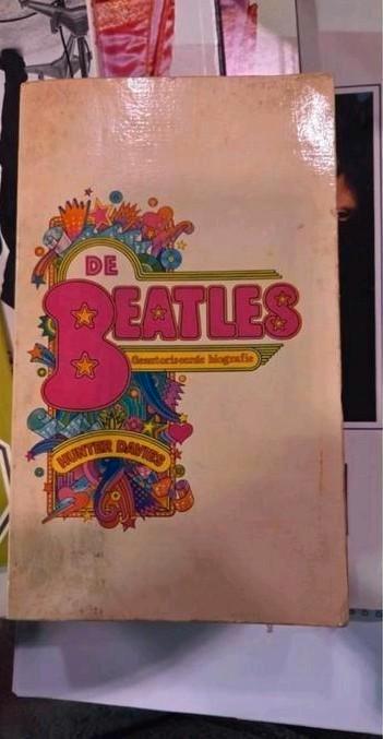 De Beatles geautoriseerde biografie Hunter Davies 1968  beschikbaar voor biedingen