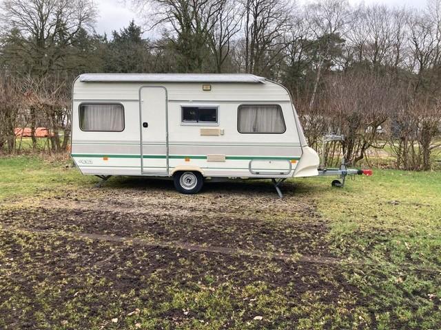 Chateau La Car 460, Caravans en Kamperen, Caravans, Particulier, tot en met 4, 750 - 1000 kg, Rondzit, Chateau, Omvormbare zithoek