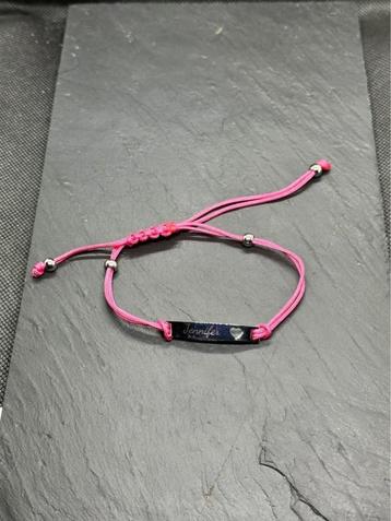 Armband met naamgravering beschikbaar voor biedingen