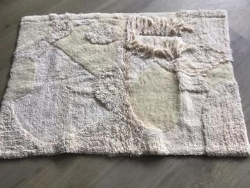 Wollen wand kleed beschikbaar voor biedingen