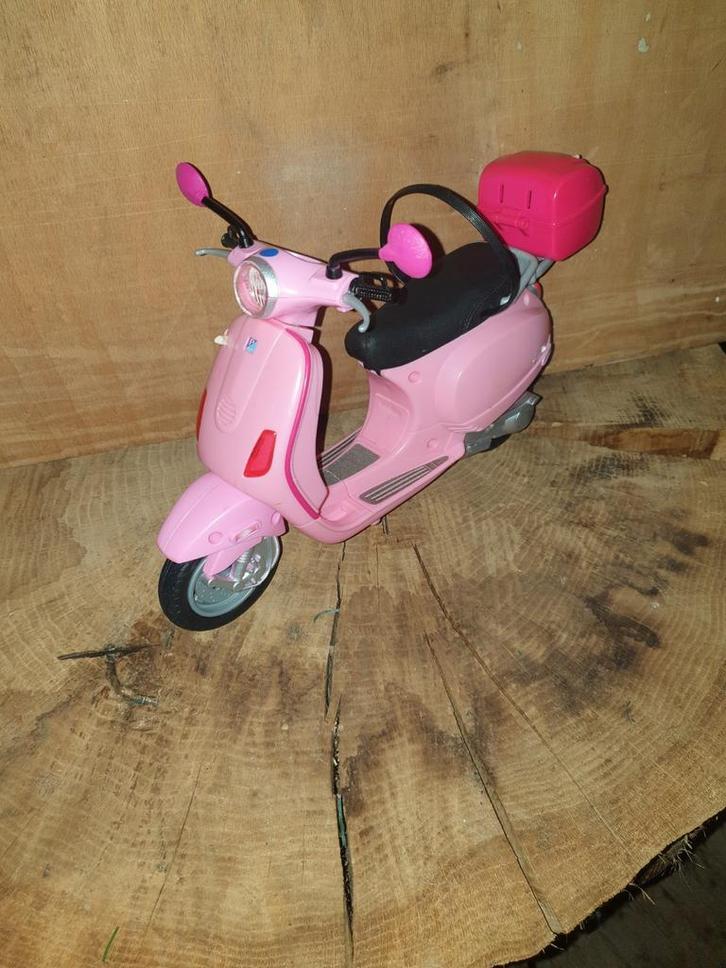 Roze Barbie Scooter - Zo Goed Als Nieuw, Huis en Inrichting, Stoffering | Vloerbedekking, Zo goed als nieuw, Overige typen, Wit
