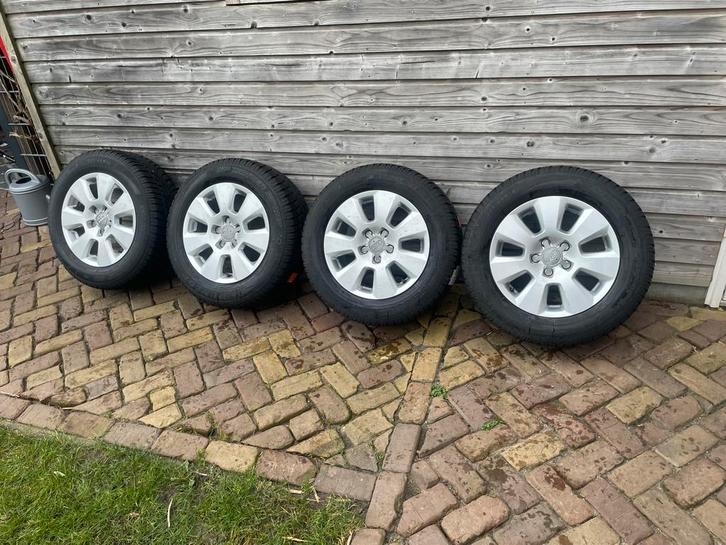 Originele Audi a6 c7 velgen met winterbanden 225/60/R16, Auto-onderdelen, Banden en Velgen, Banden en Velgen, Winterbanden, 16 inch