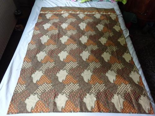 Batik print tafelkleed 135 x 102 cm, Huis en Inrichting, Tafelkleden, Zo goed als nieuw, Rechthoek, Binnen, Verzenden