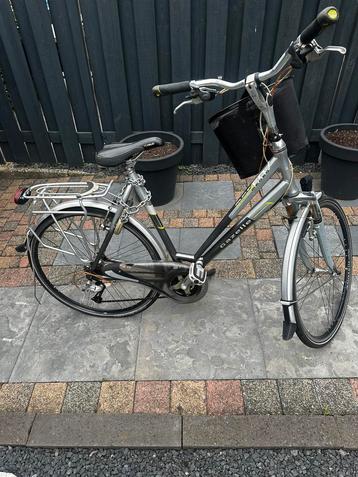 Dame fiets gazzele beschikbaar voor biedingen