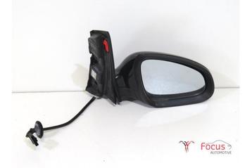 Buitenspiegel rechts van een Opel Astra beschikbaar voor biedingen