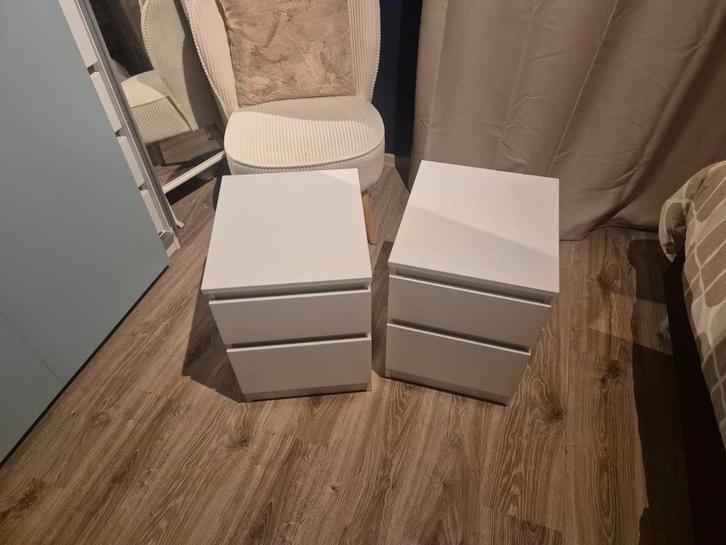 2x Witte IKEA Nachtkastjes, Huis en Inrichting, Slaapkamer | Nachtkastjes, Gebruikt, Minder dan 55 cm, Minder dan 45 cm, Ophalen