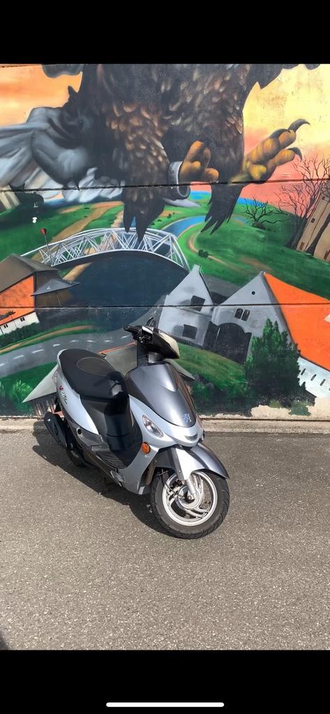 Peugoet v-click (mag voor prikkie weg), Fietsen en Brommers, Scooters | Peugeot, Gebruikt, Overige modellen, Maximaal 45 km/u