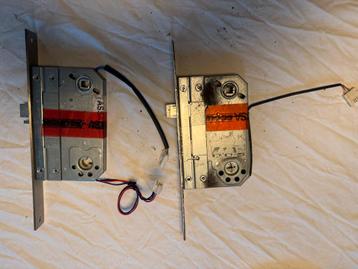 2x Elektrische Assa Abloy sloten - 20 euro beschikbaar voor biedingen