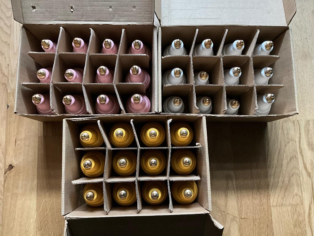 3 dozen met retro zalf/parfum potjes  in 3 kleuren  Zie foto, Nieuw, Ophalen of Verzenden, Emmen, 3 dozen met retro zalf/parfum potjes  in 3 kleuren