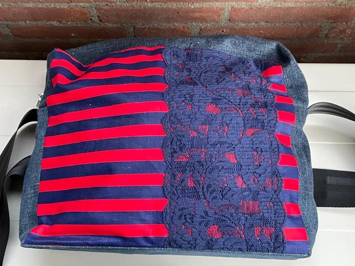 Spijkertas blauw / rood, Sieraden, Tassen en Uiterlijk, Tassen | Damestassen, Nieuw, Shopper, Blauw, Ophalen of Verzenden