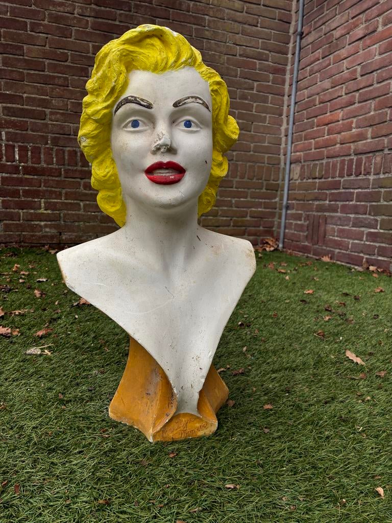 Marilyn Monroe Beeld, Ophalen