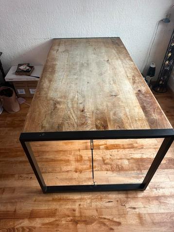 Eet-en salontafel gekocht bij Pronto nog in goede staat beschikbaar voor biedingen