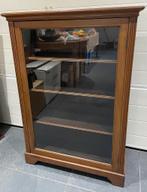 Vitrine kast (moet weg), Ophalen, Zo goed als nieuw, 25 tot 50 cm, 100 tot 150 cm