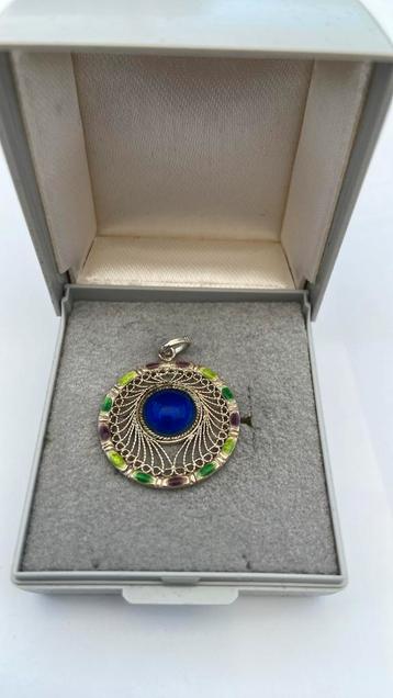 Hanger zilver met blauwe edelsteen en emaille gemerkt beschikbaar voor biedingen