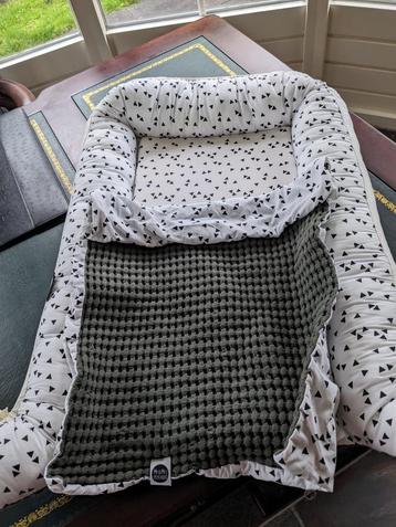 Babynestje van mr. en mrs. Peekaboo beschikbaar voor biedingen